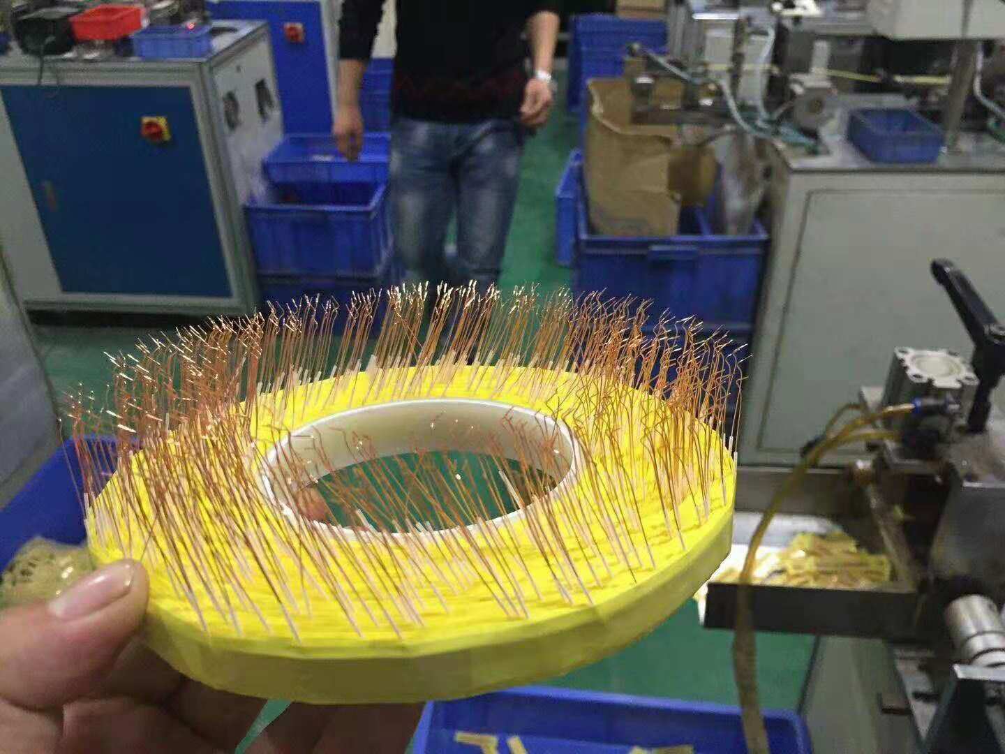 代理铜箔背胶、铜箔焊引线、铜箔穿套管、铜箔贴焊点、铜箔焊线、铜箔裁切等代加工工序